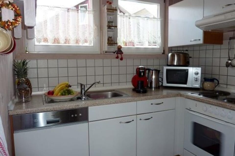 House | Private kitchen | Electric kettle, toaster, highchair