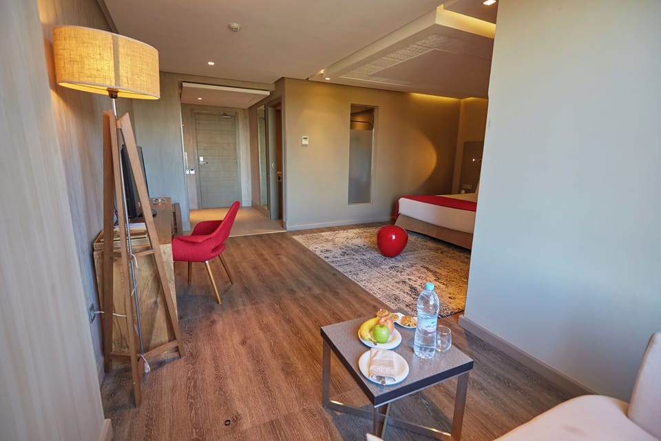 Junior Suite | Egyptian cotton sheets, premium bedding, memory foam beds, minibar