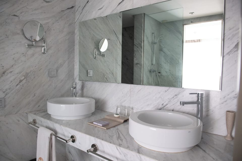 Executive Double Room | Bathroom | Hair dryer, slippers, bidet, towels
