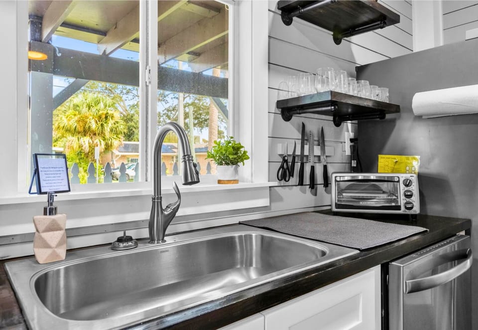 This sleek kitchen sink setup keeps things simple and organized