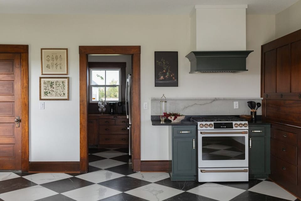 Fully Equipped Kitchen (2)