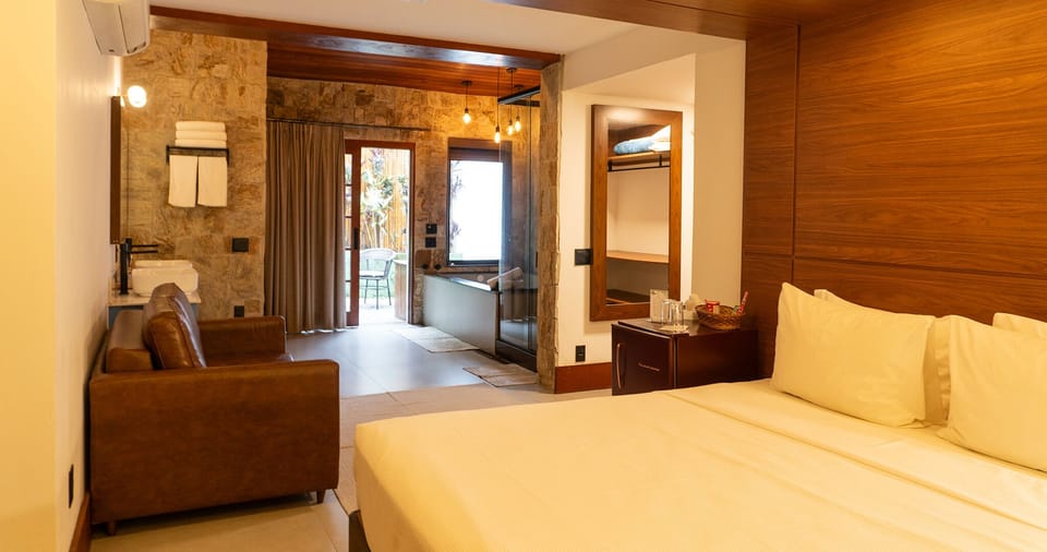 Suite | Desk, laptop workspace, blackout drapes, soundproofing