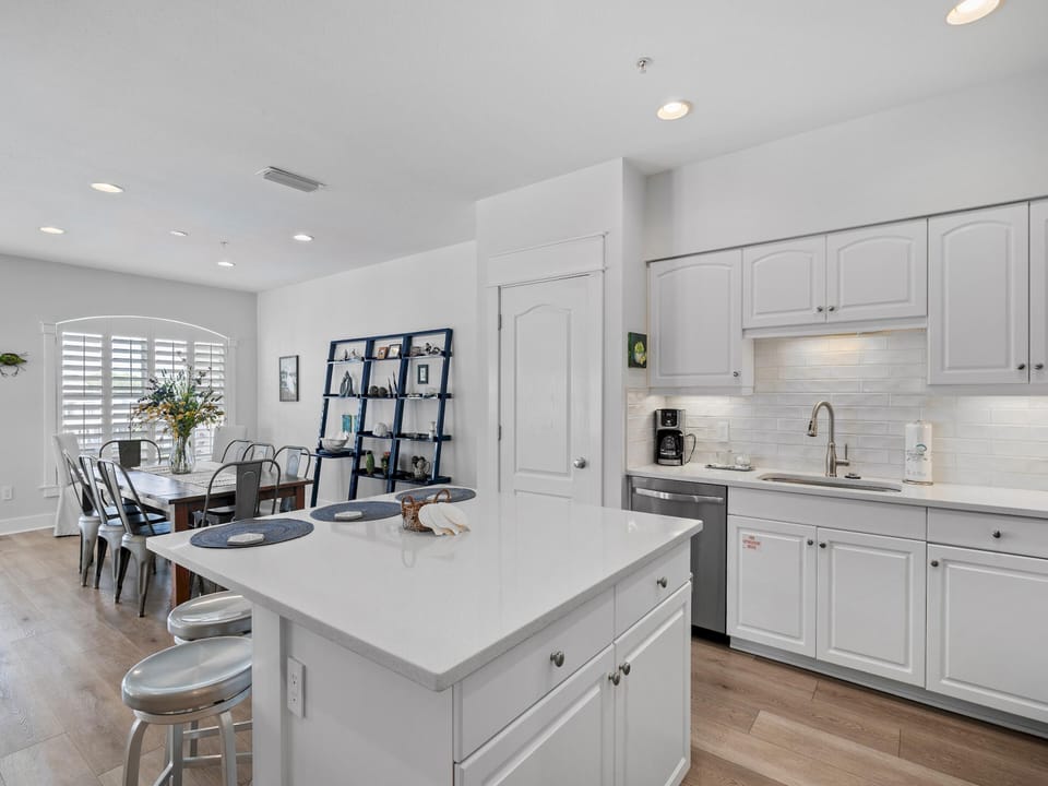 Condo, Multiple Beds, Balcony, Ocean View (#B401 - No Pets Allowed) | Private kitchen | Fridge, microwave, oven, stovetop