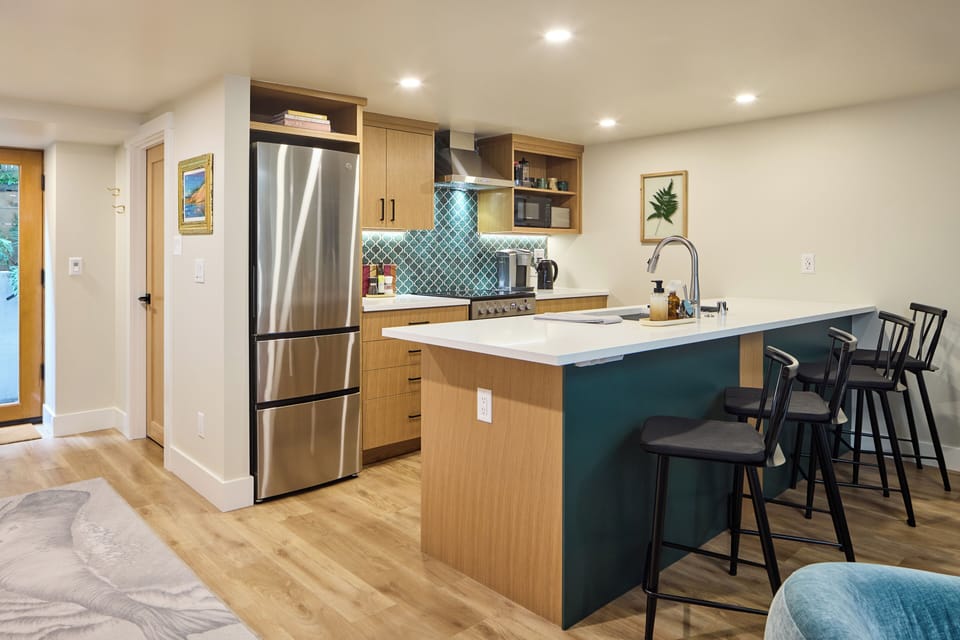 Refrigerator/freezer, range, dishwasher, toaster, Keurig, kettle, all the basics