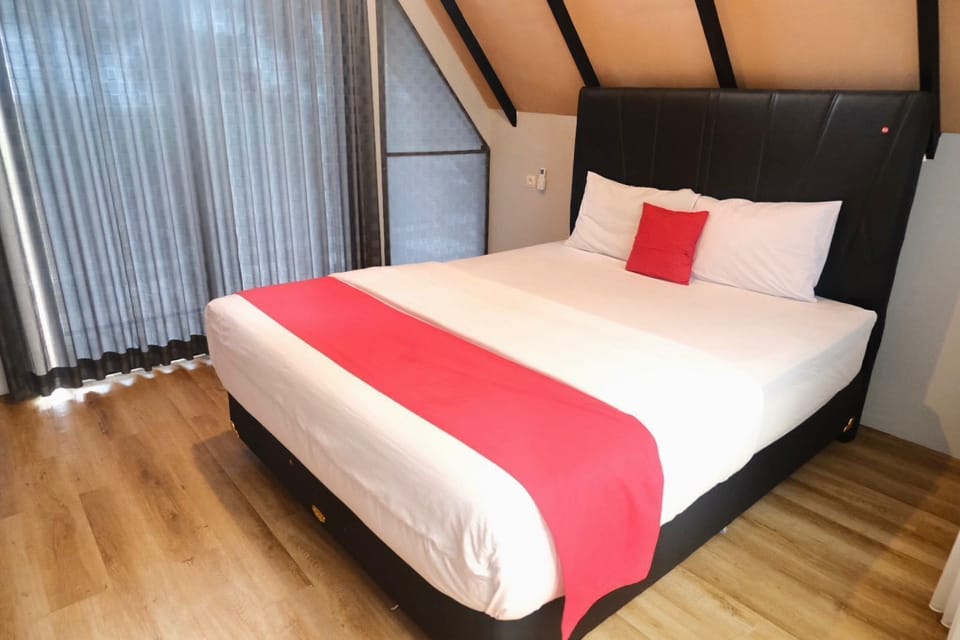 Deluxe Double Room, Garden View | Free WiFi