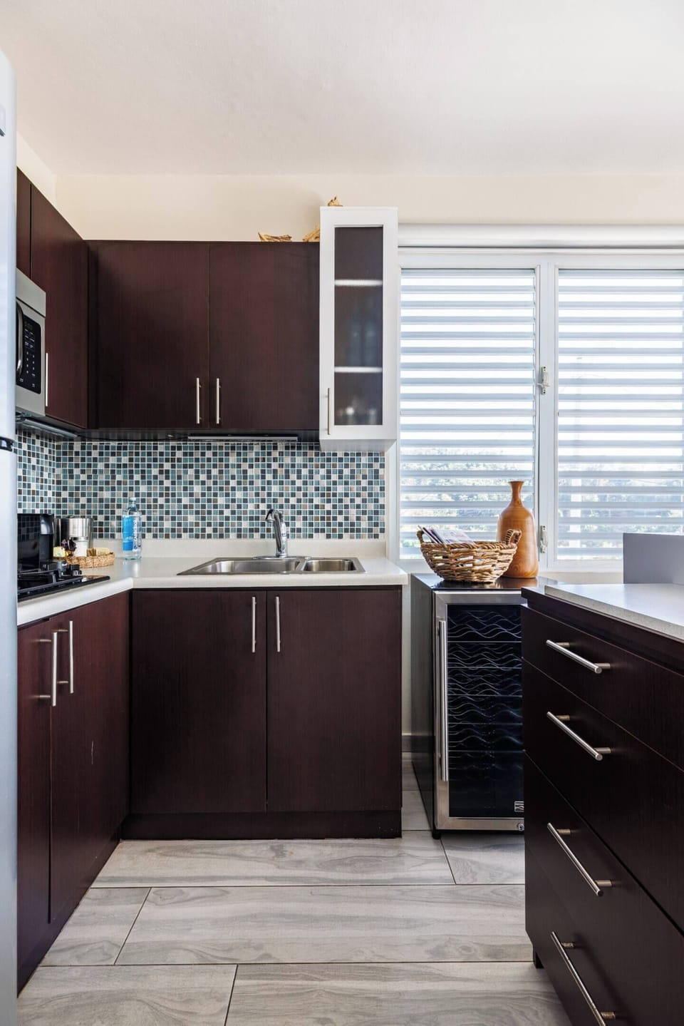 Full kitchen