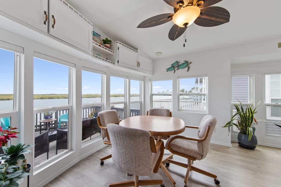 Share meals beside wraparound windows and water views