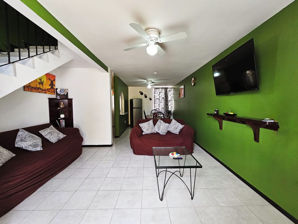 Basic House, Patio | Living area