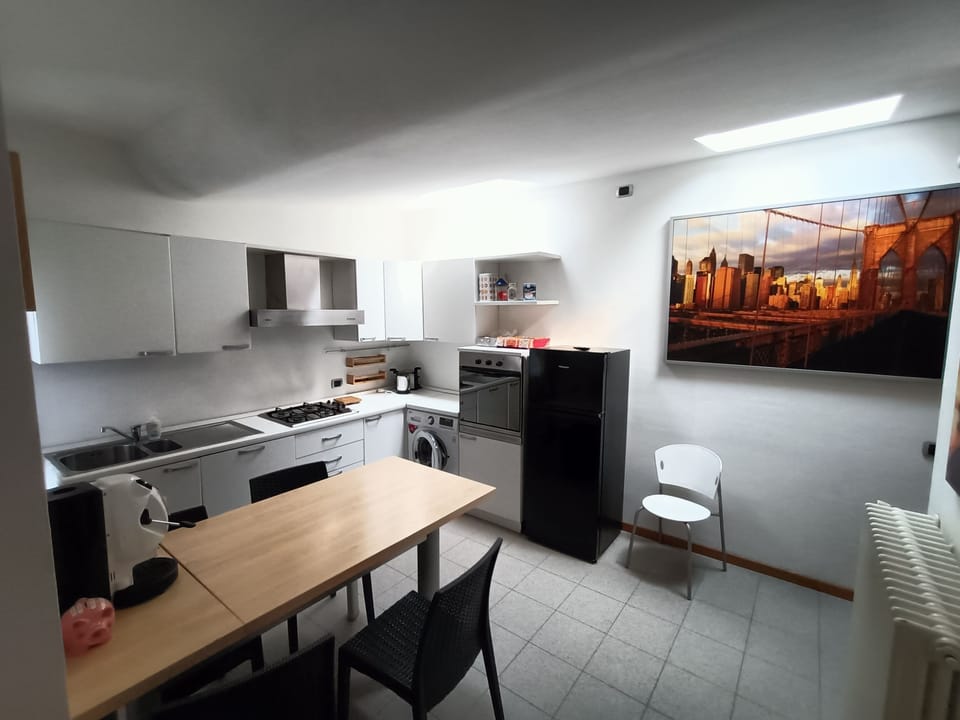 Classic Triple Room | Shared kitchen | Full-size fridge, oven, stovetop, dishwasher