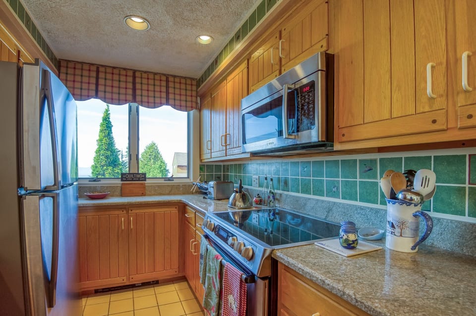 Fully Applianced Kitchen