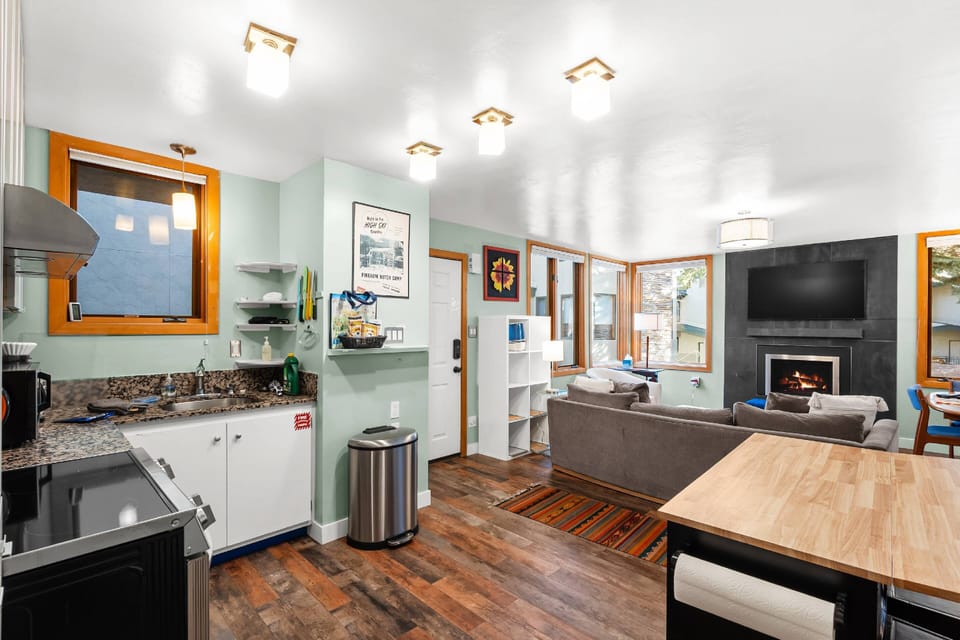 The open living and dining area make this condo a great place to gather with family and friends.