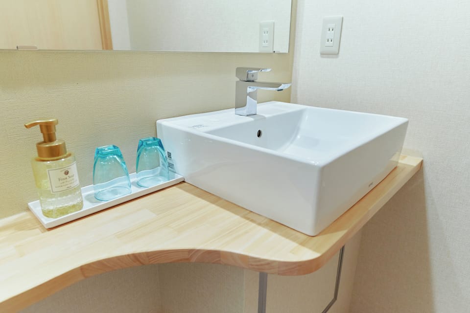Basic Twin Room, Garden View | Desk, free WiFi, bed sheets