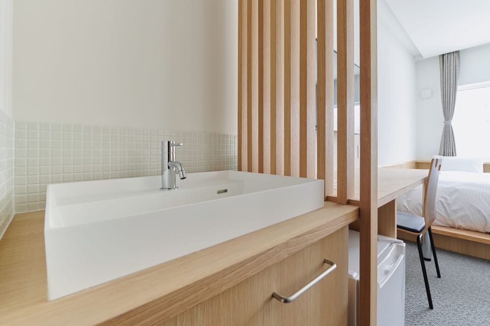 Basic Twin Room, Garden View, Annex Building | Desk, free WiFi, bed sheets