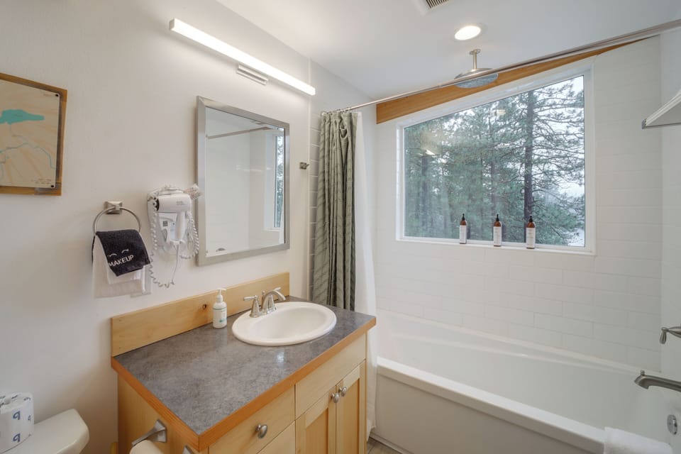 Bathroom | 3rd Floor
