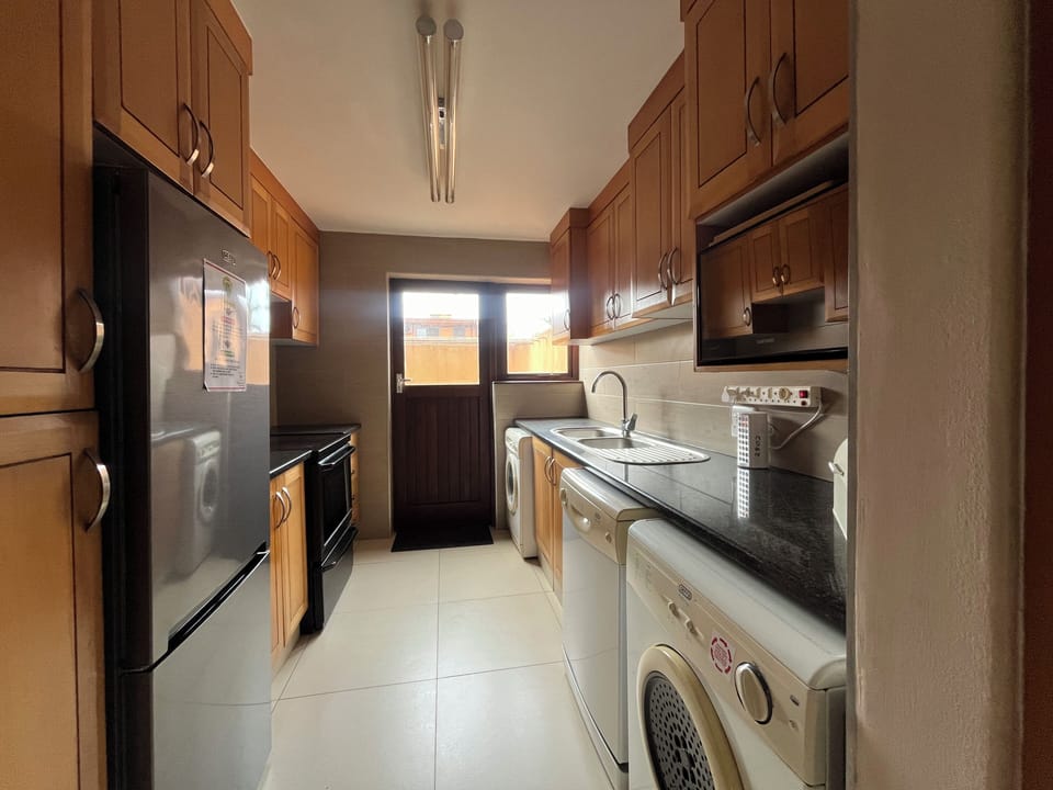 Classic Villa, 4 Bedrooms, Patio, Garden View | Private kitchen