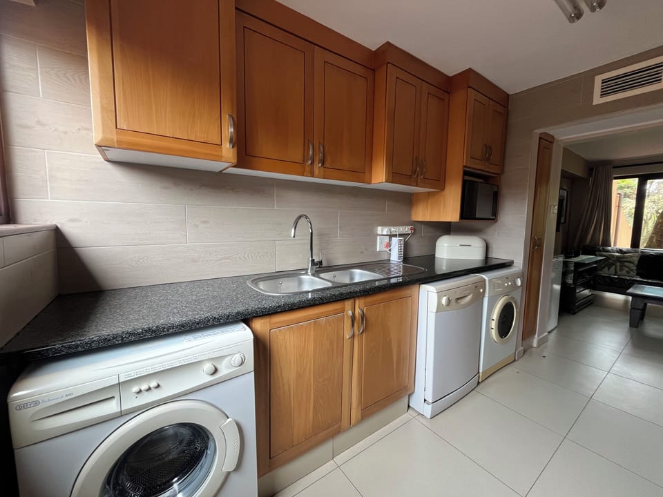 Classic Villa, 4 Bedrooms, Patio, Garden View | Private kitchen