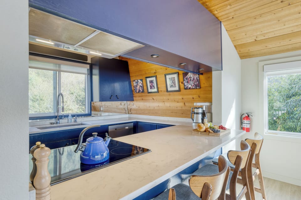 Fully equipped kitchen.