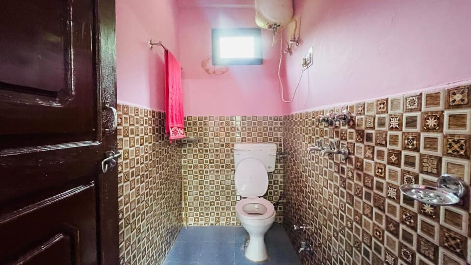 Deluxe Double or Twin Room, Balcony, Mountain View | Bathroom | Slippers