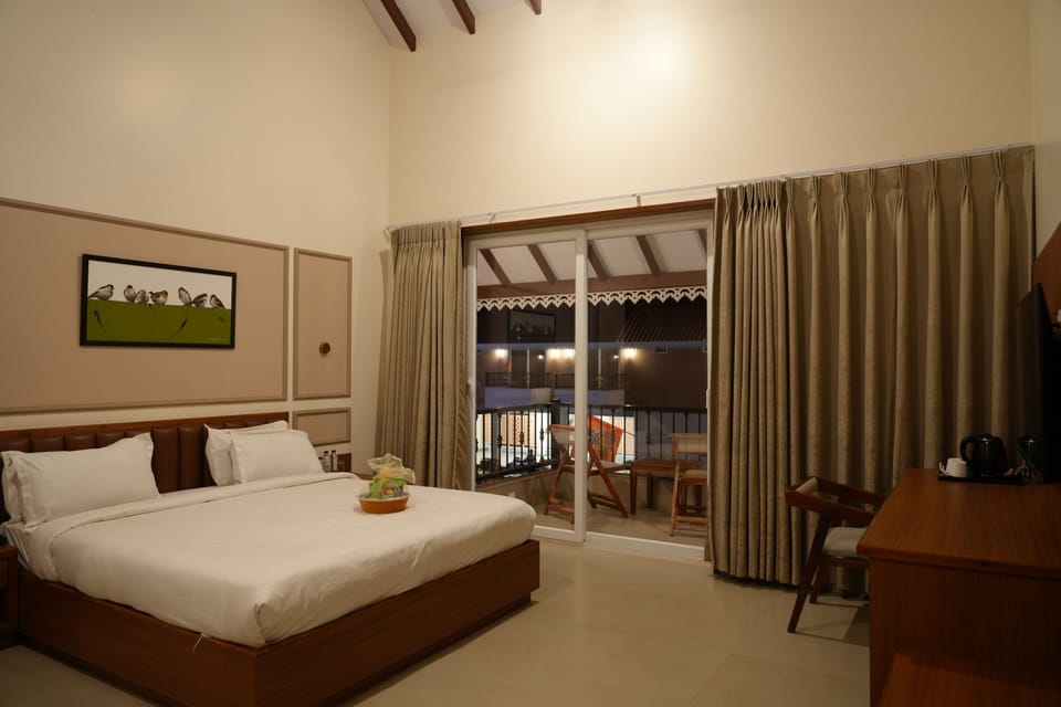 Deluxe Suite, Balcony, Pool View | Free WiFi
