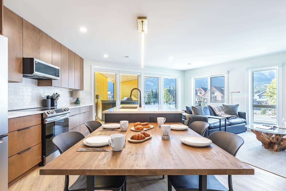 Comfortable dining space to gather and enjoy.
