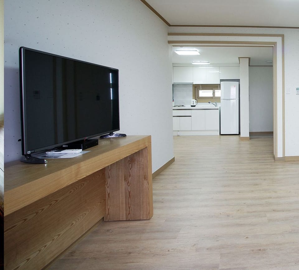 Family Room, 1 Bedroom, Kitchen | Living area | LED TV