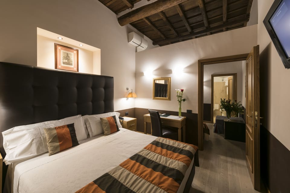 Club Double or Twin Room, Annex Building (with extra bed) | Minibar, in-room safe, desk, soundproofing
