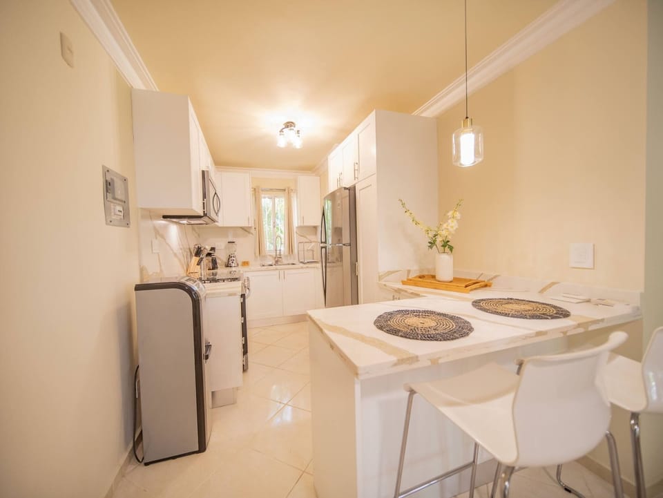 Apartment, 1 Bedroom, Balcony, Garden View | Dining room