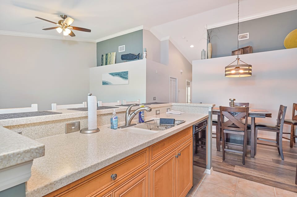 BT825 - Fully equipped kitchen with breakfast bar