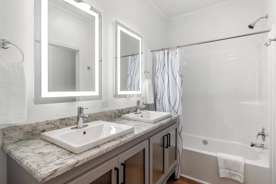 Shared Full Bathroom