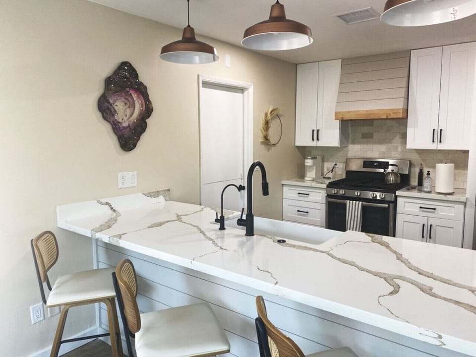 Kitchen Paradise: Modern finishes and stylish seating for culinary bliss
