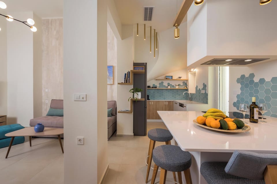 House, City View | In-room dining