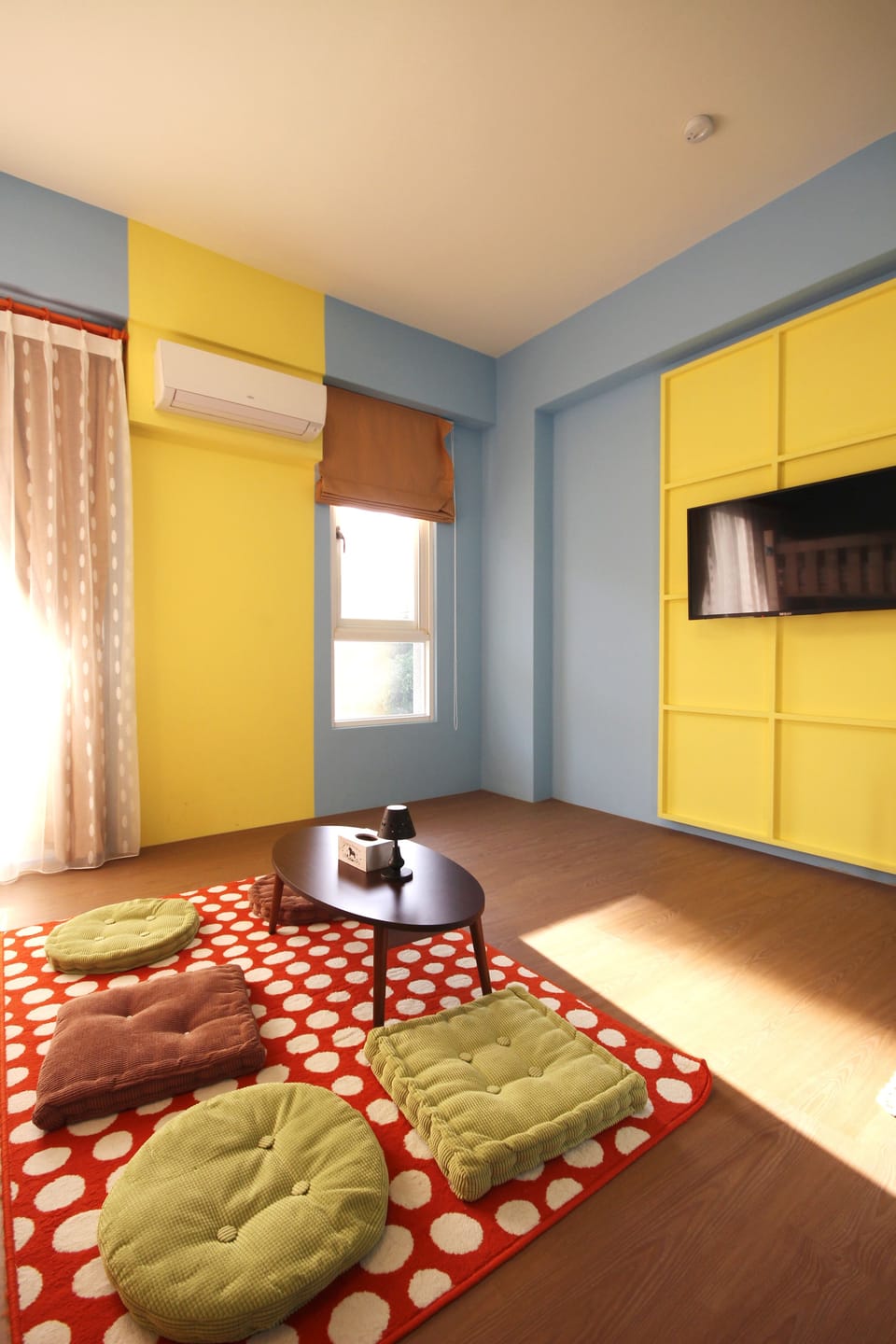Family Room | Soundproofing, free WiFi