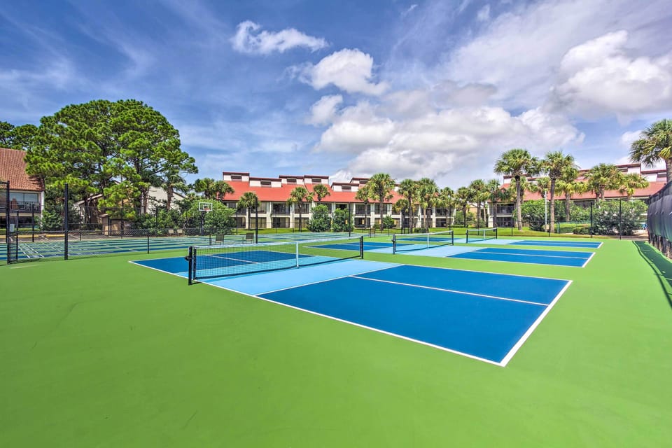 Pool & Beach Trolley Access: PCB Resort Condo! Apartment in Panama City Beach