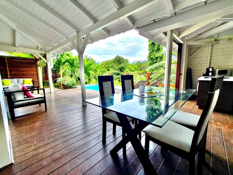 The dining area of Villa Les Alizés (4 people) (1)