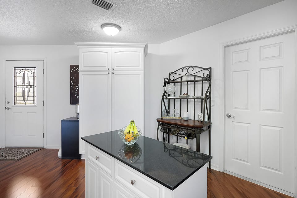 11 - Kitchen3