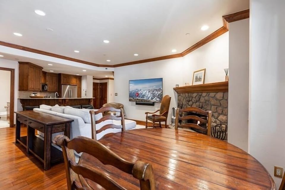 Condo, 2 Bedrooms | Interior