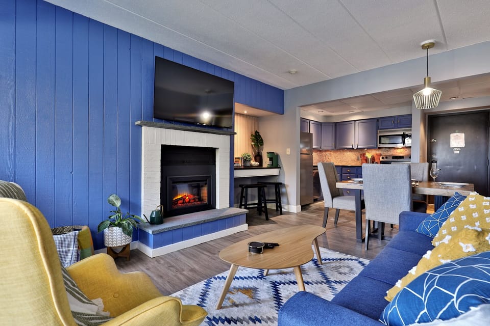 Condo, 1 Bedroom | Living area