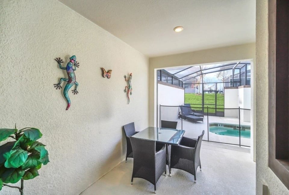 Townhome, 4 Bedrooms | Dining
