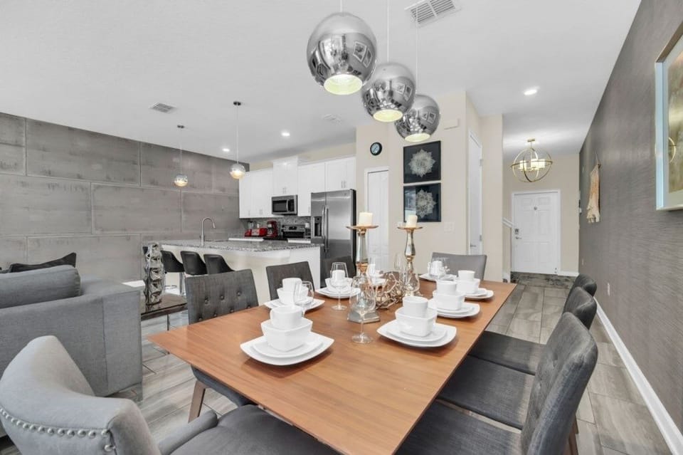 Townhome, 4 Bedrooms | Dining