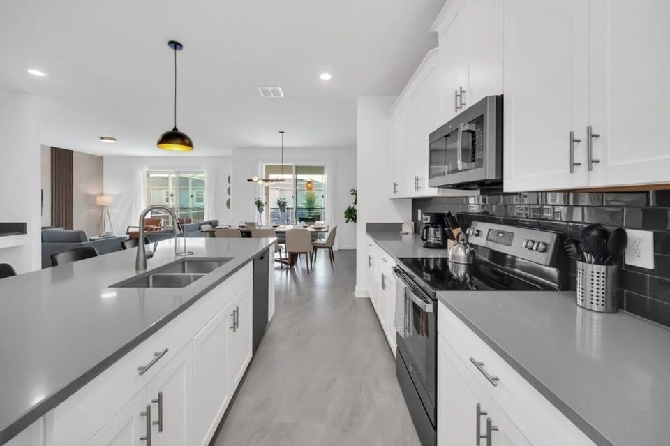 Villa, 6 Bedrooms | Private kitchen