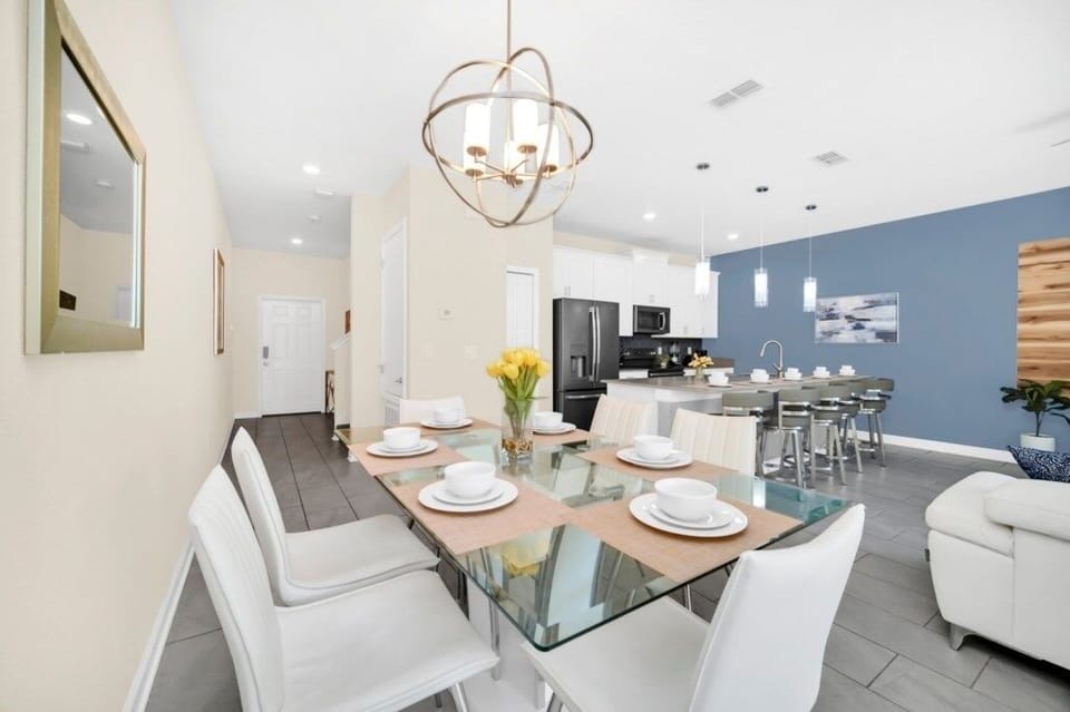Townhome, 4 Bedrooms | Dining