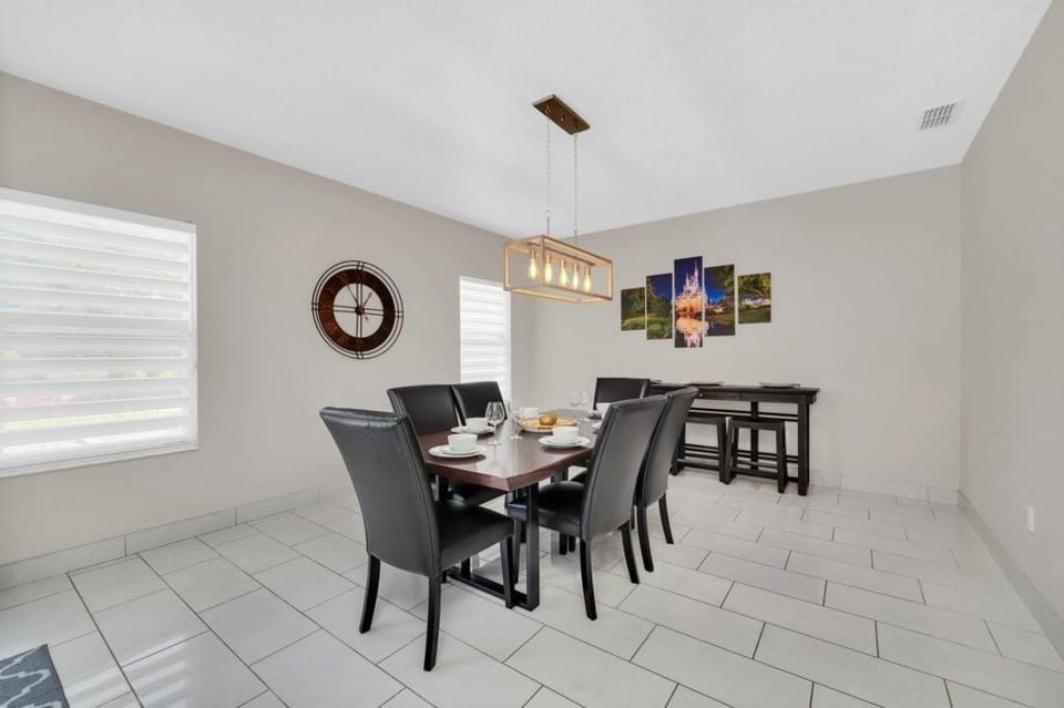 Villa, 4 Bedrooms | Dining