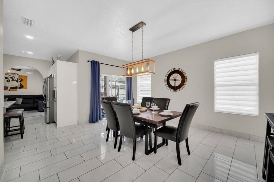 Villa, 4 Bedrooms | Dining