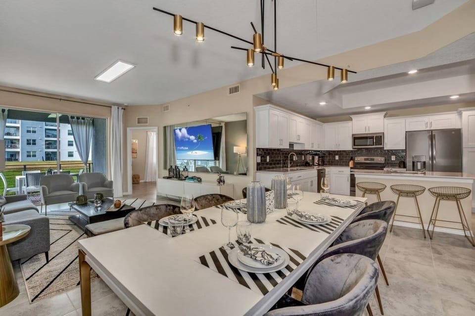 Townhome, 3 Bedrooms | Dining