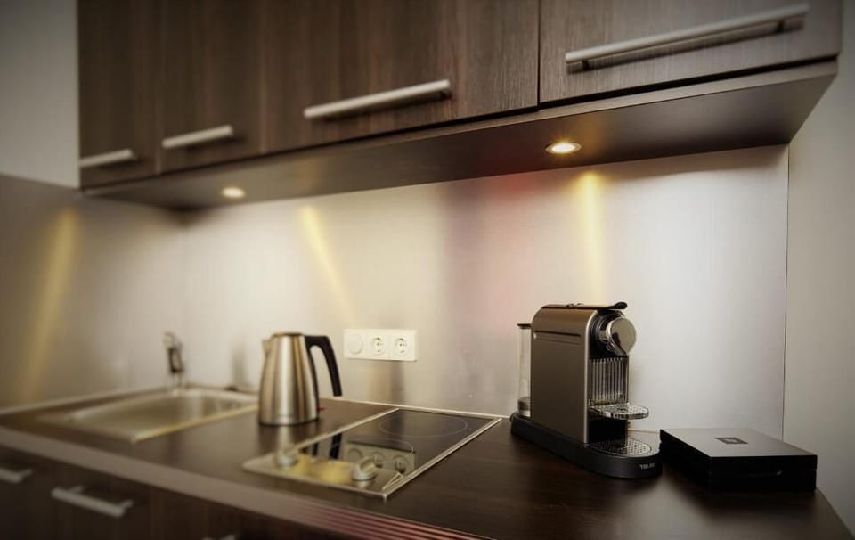 Espresso maker, electric kettle