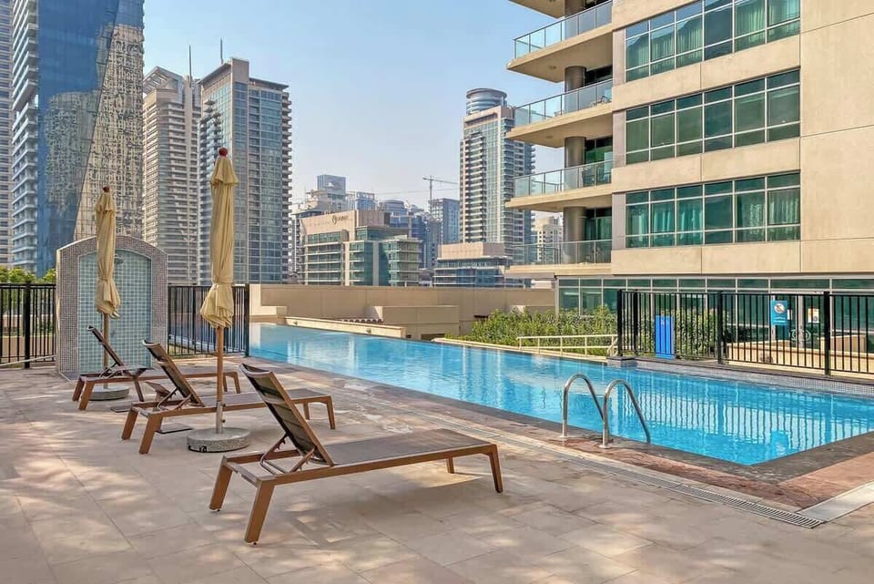 Free swimming pool to use 