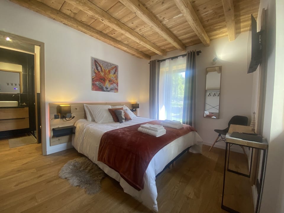 Double Room, Ensuite, Garden View | Free WiFi, bed sheets