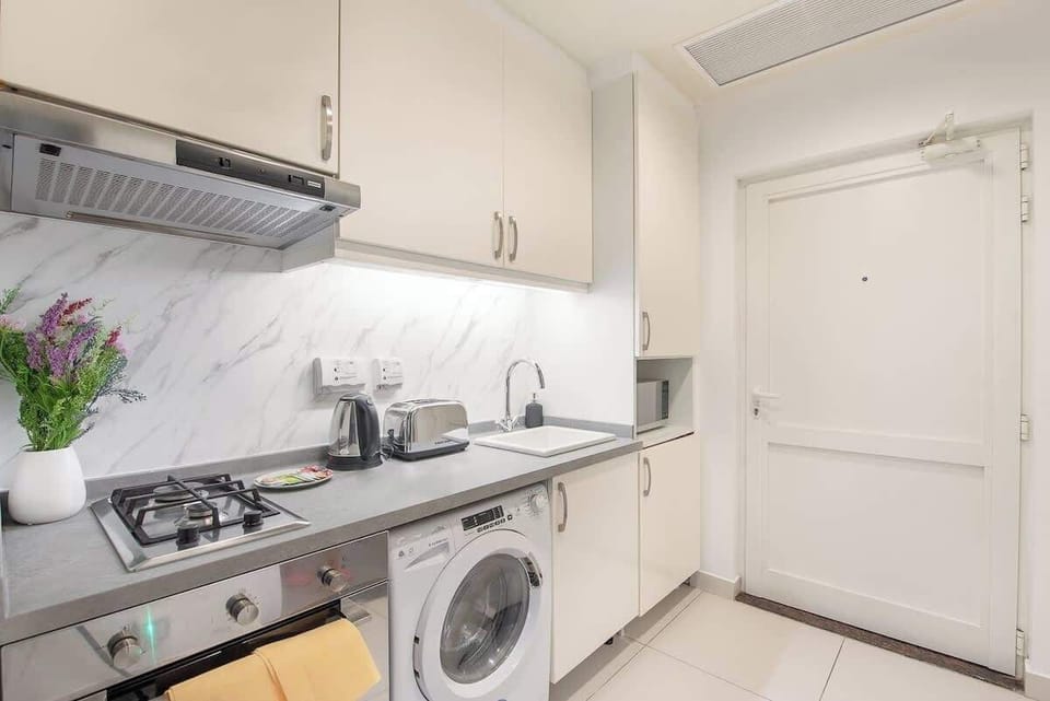 Fitted kitchen 