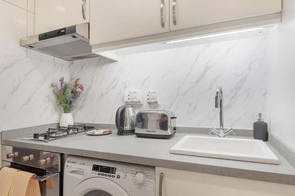Fitted kitchen 