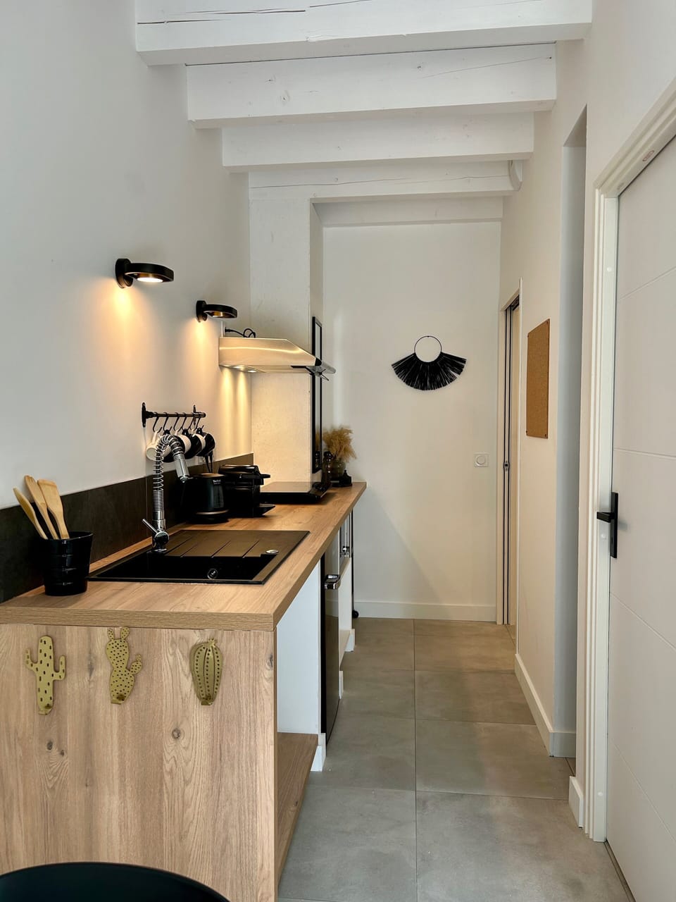 Superior Apartment, Garden View (Sunset) | Private kitchen | Espresso maker, coffee/tea maker, electric kettle, toaster